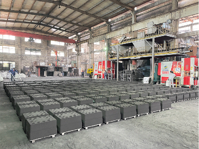 Automatic molding machine sets up a floor stand to produce castings